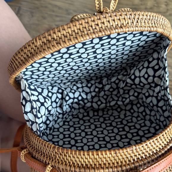 Round Woven Tan Crossbody Bag - Picture 4 of 4